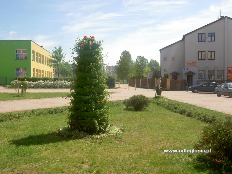 Szkoła Podstawowa Nr 7 Suwałki Skwerek przy Szkole Podstawowej nr 7 - Suwałki. Zdjęcie nr 132 / 191
