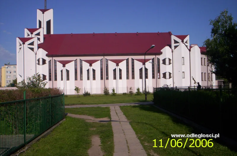 Kościół Panien Dominikanek W Piotrkowie Tryb Kościół p.w. Matki Boskiej Królowej Pokoju na osiedlu - Piotrków