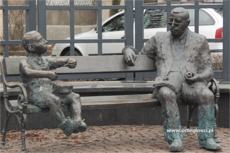 Plac Generała Józefa Wybickiego Gdańsk Pomnik Gintera Grassa - plac Józefa Wybickiego - Gdańsk. Zdjęcie nr